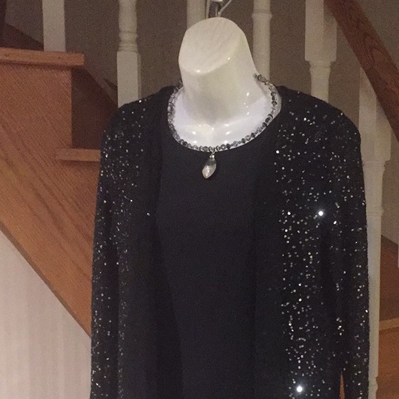 💕💕Host Pick💕💕NWOT Blk sequence long sleeve evening sweater - Picture 3 of 5